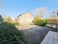 Maison de bourg avec dépendances à rénover