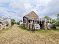Maison de 1911 de 75 m2 avec  nombreuses dépendances sur 200