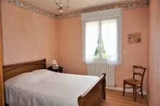 MAISON TRADITIONNELLE AVEC HANGAR