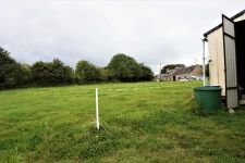 MAISON TRADITIONNELLE AVEC HANGAR
