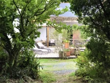 CHARMANTE MAISON RÉNOVÉE CLOS DE MUR