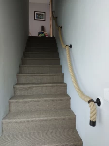 Grande Maison de 8 Chambres avec Potentiel d'Aménagement - I