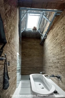 Grande Maison de 8 Chambres avec Potentiel d'Aménagement - I