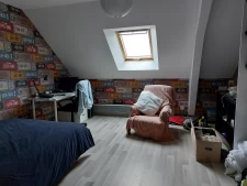 Grande Maison de 8 Chambres avec Potentiel d'Aménagement - I