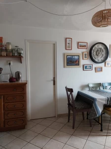 Grande Maison de 8 Chambres avec Potentiel d'Aménagement - I