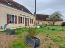 Grande Maison de 8 Chambres avec Potentiel d'Aménagement - I