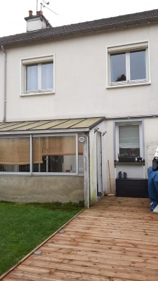 Maison proche commerces et bus et tram