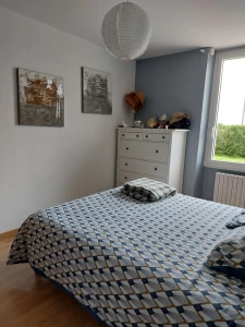 Grande Maison de 8 Chambres avec Potentiel d'Aménagement - I