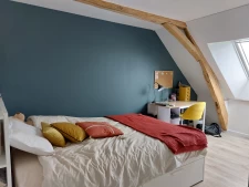 Grande Maison de 8 Chambres avec Potentiel d'Aménagement - I