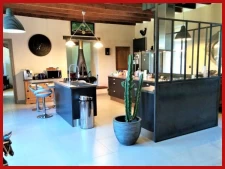 PROPRIETE du 19ème siècle de 300 m2 avec terrain de 4ha envi