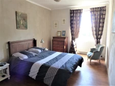 PROPRIETE du 19ème siècle de 300 m2 avec terrain de 4ha envi