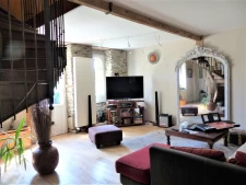 PROPRIETE du 19ème siècle de 300 m2 avec terrain de 4ha envi