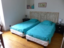 PROPRIETE du 19ème siècle de 300 m2 avec terrain de 4ha envi