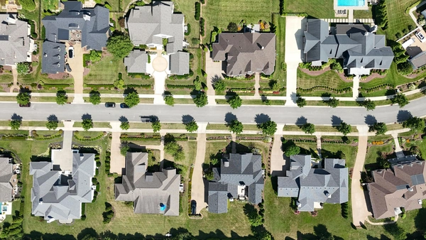 Comment évaluer le potentiel d'un quartier avant d'acheter un bien ?