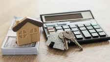 La décote immobilière : comprendre les facteurs qui influencent la valeur d’un bien