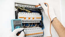 Que vérifier dans l'installation électrique avant d'acheter un logement ?