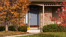 Visiter un bien en automne : 4 détails révélateurs à inspecter