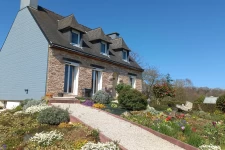 Maison familiale 4 chambres centre Bretagne GUERLEDAN