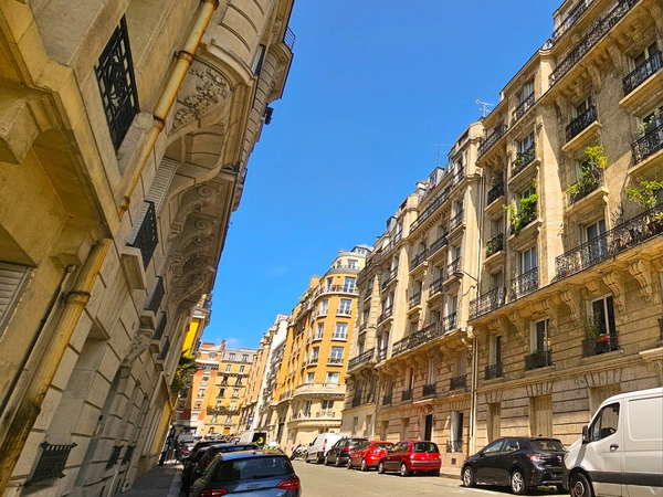 Rue Fantin Latour - Paris 16