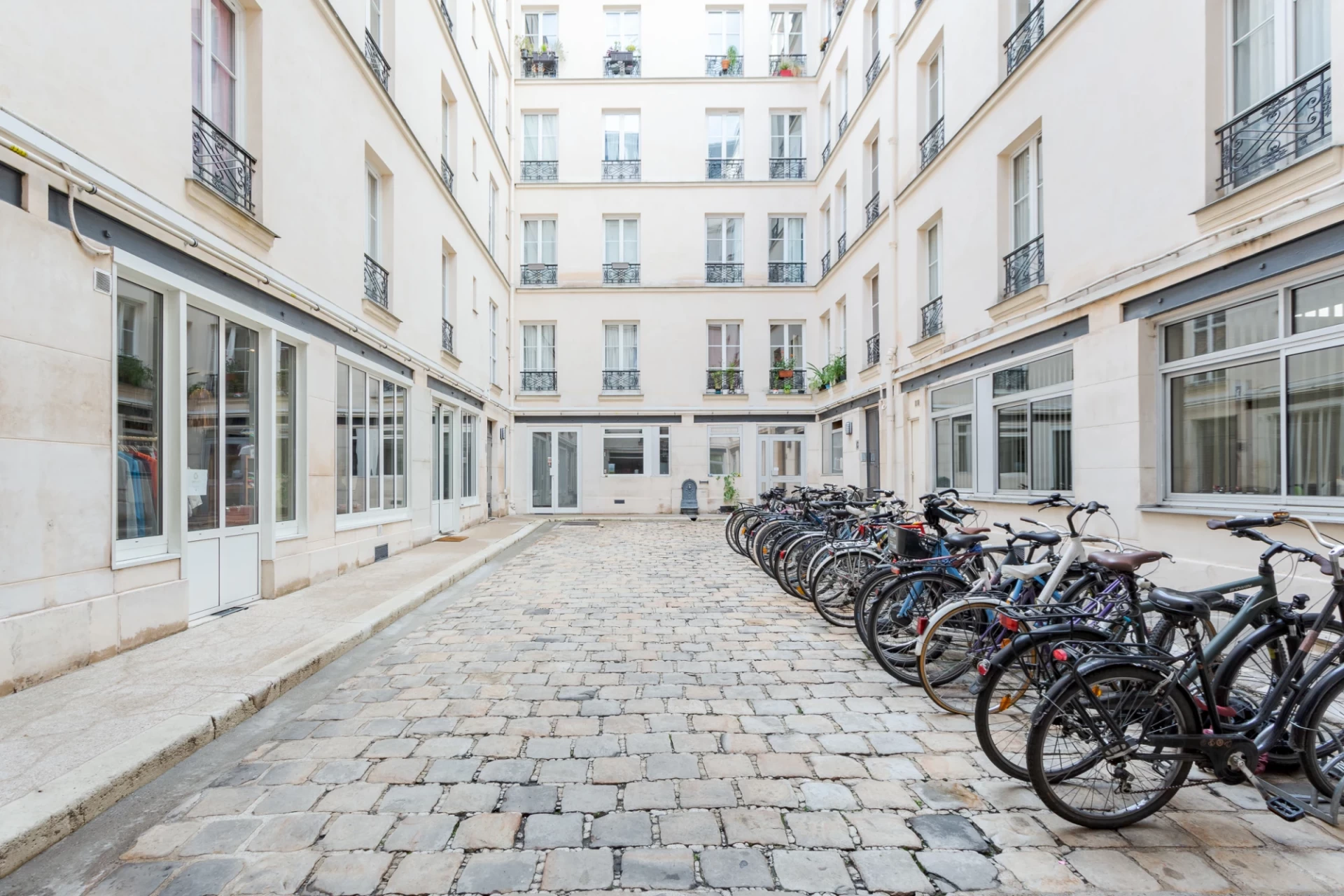 PARIS 10 - QUARTIER PORTE SAINT-DENIS - APPARTEMENT 2 PIÈCES 6