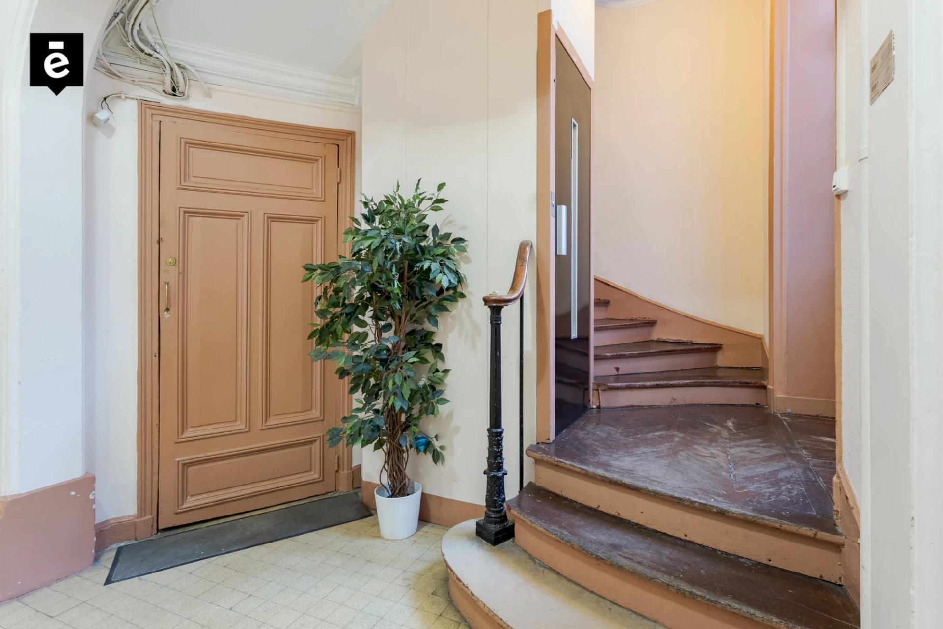 PARIS 10 - QUARTIER PORTE SAINT-MARTIN - APPARTEMENT 2 PIÈCES 8