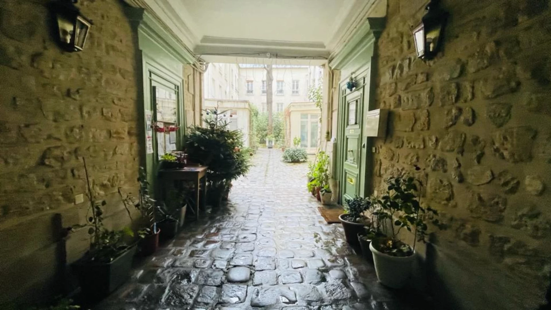 PARIS 10 - QUARTIER PORTE SAINT-MARTIN - APPARTEMENT 2 PIÈCES 7