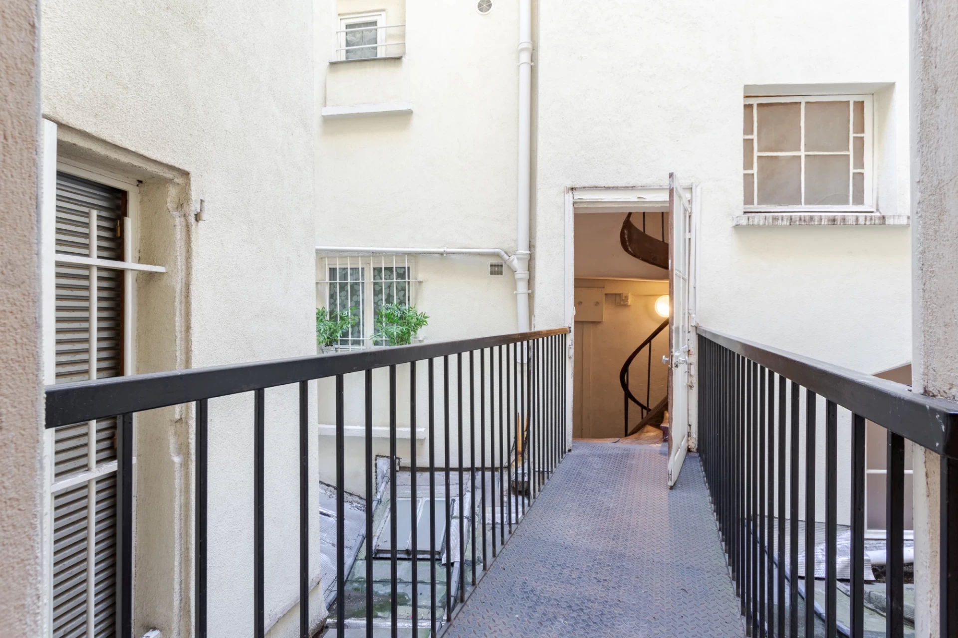 PARIS 10 - QUARTIER PORTE SAINT-MARTIN - APPARTEMENT 2 PIÈCES 6