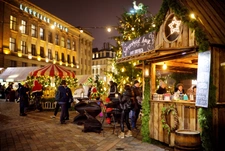 Le Marché de Noël Alsacien de la Gare de l'Est : Une Escapade Féérique en Plein Paris
