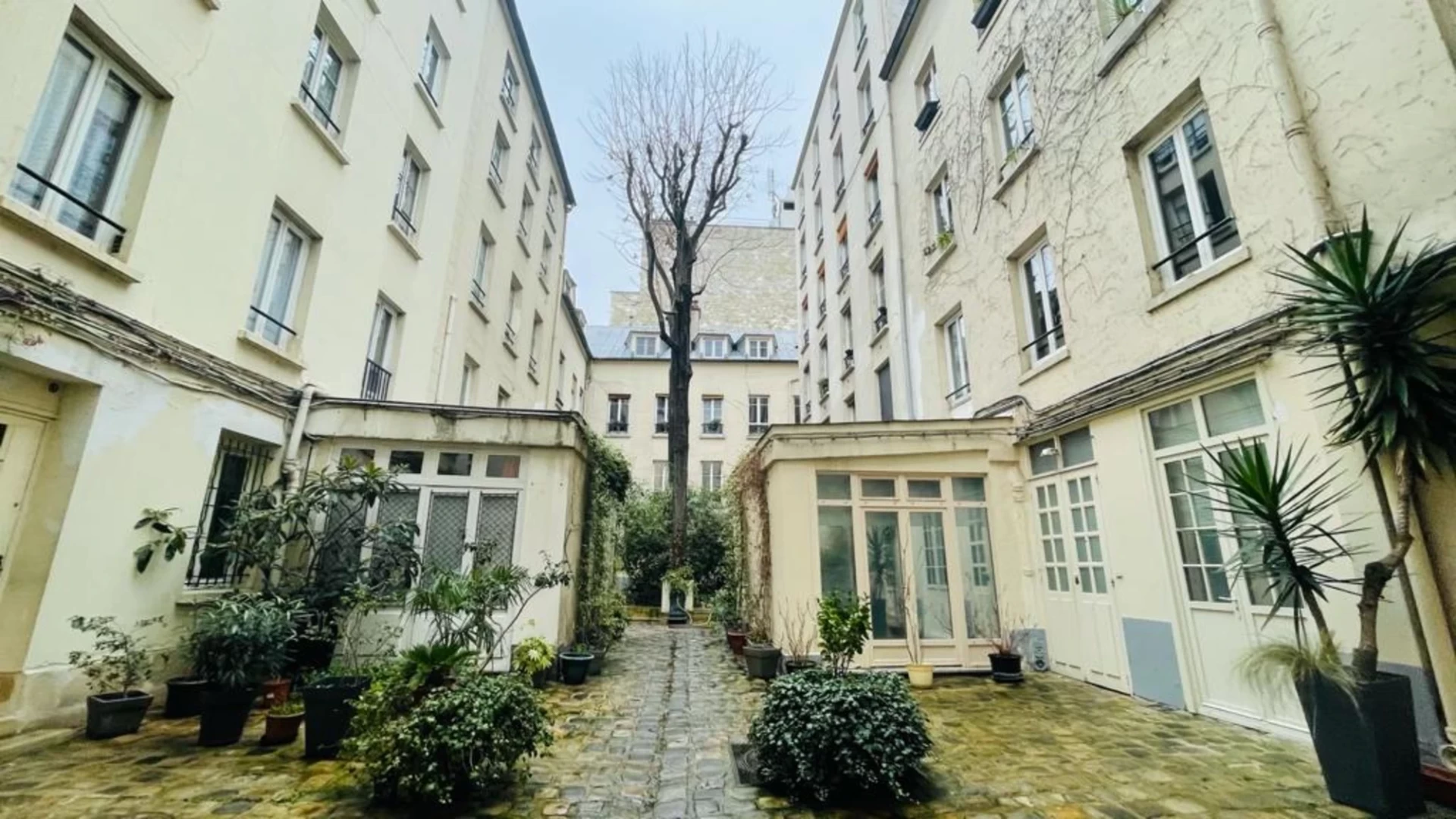 PARIS 10 - QUARTIER PORTE SAINT-MARTIN - APPARTEMENT 2 PIÈCES 6