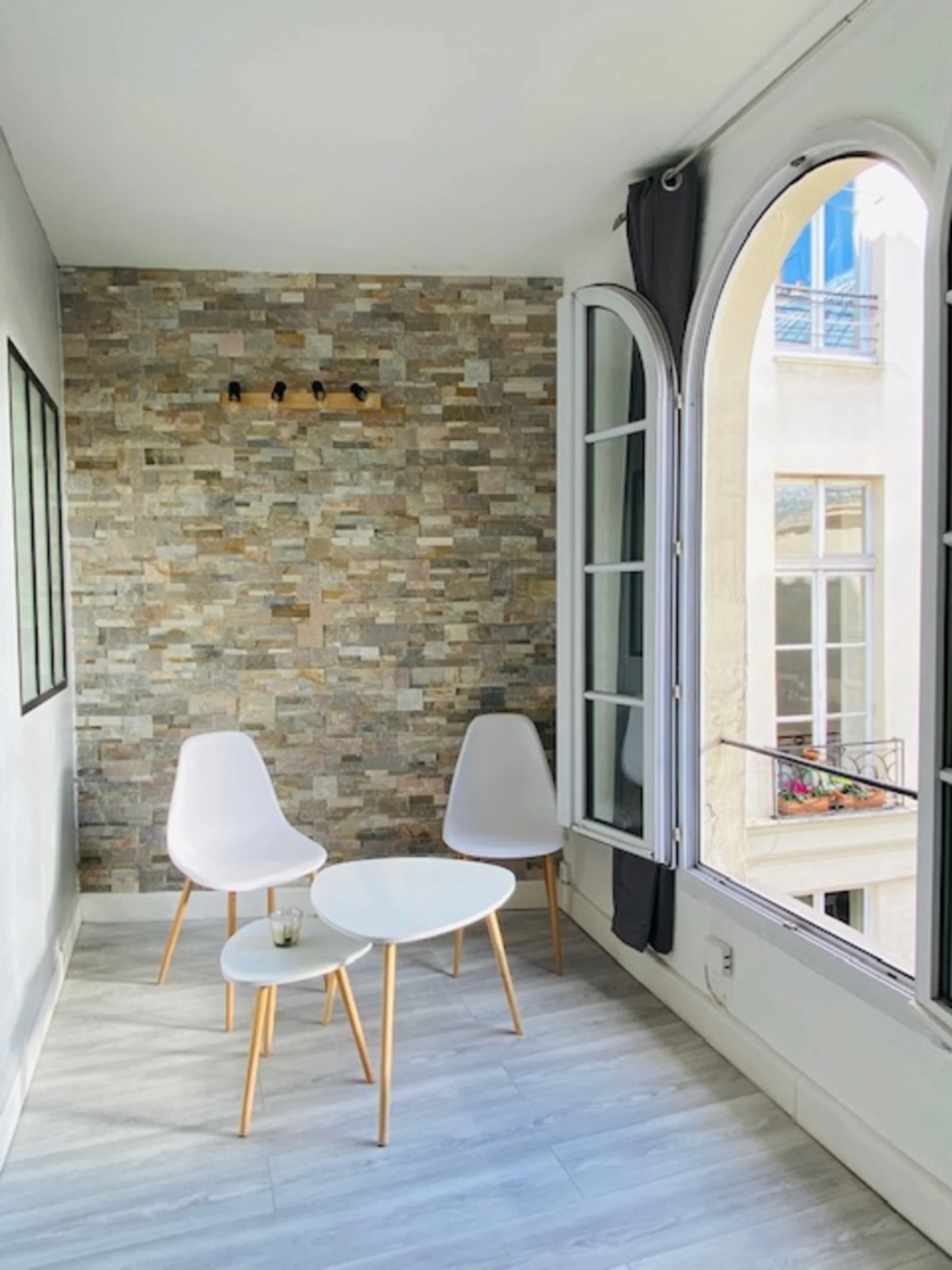 PARIS 10 - QUARTIER PORTE SAINT-DENIS - APPARTEMENT 2 PIÈCES 4