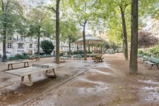 Le Square Trousseau : un espace vert iconique du quartier