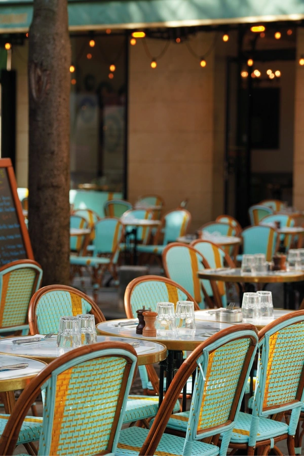 Les plus belles terrasses de Neuilly-sur-Seine : où profiter des beaux jours ?