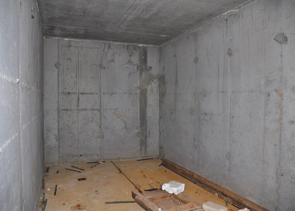 Peut-on louer une chambre sans fenêtre ? Ce que dit la loi et les risques pour le bailleur