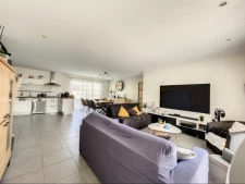 Maison familiale de plain-pied de 2013 à proximité immédiate des commerces