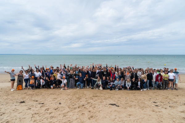 Jeudi 11 Juillet les 210 collaborateurs #POZZO se sont retrouvés pour la première édition des POZZOLYMPIQUES sur la plage de #Jullouville!