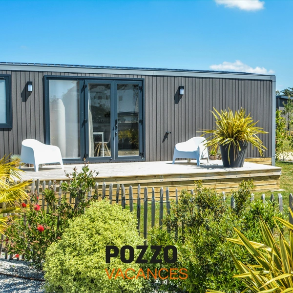 Cap sur Jullouville-les-Pins : des vacances entre mer, pins et moments inoubliables