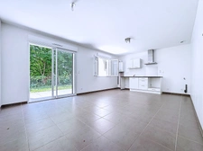 Habiter cet appartement, c’est choisir un style de vie unique au cœur de Voiron 🌿.