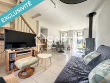 Maison en pisé, 4 chambres, entièrement rénovée avec combles aménageables.