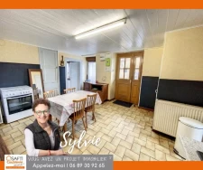 Sur les hauteur de Voiron, au calme, maison d'habitation en pierre avec 2 granges et terrain