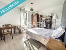 Maison en pisé, 4 chambres, entièrement rénovée avec combles aménageables.