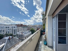 Un balcon avec vue sur les massifs grenoblois : le détail qui change tout