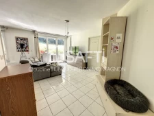 Secteur la Monta, bel appartement T2 de 51 m² dans une résidence privée, au calme avec vue sur la campagne.