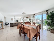 Villa récente de plain-pied en parfait état, 3 chambres, env...