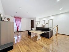 Maison de ville au calme, très bien rénovée, lumineuse