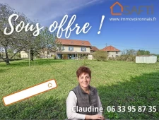 Maison en pisé, 4 chambres, entièrement rénovée avec combles aménageables.