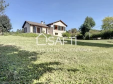 Rare, dans un cadre champêtre, sur 1660 m² de terrain, maison avec magnifique vue sur les montagnes