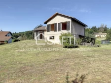 Rare, dans un cadre champêtre, sur 1660 m² de terrain, maison avec magnifique vue sur les montagnes