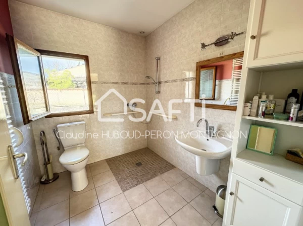 Maison de 128 m² dans un environnement paisible, proche de t...