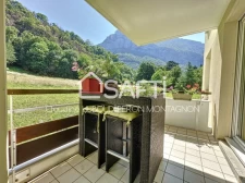 Secteur la Monta, bel appartement T2 de 51 m² dans une résidence privée, au calme avec vue sur la campagne.