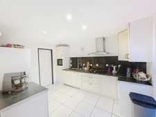 Maison de ville au calme, très bien rénovée, lumineuse